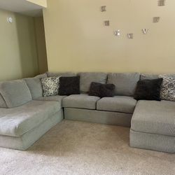 Broyhill Parkdale Dove Sectional