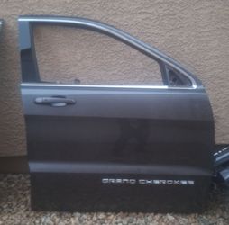 2011 - 2021 Jeep Grande Cherokee Laredo Front Passenger Door
