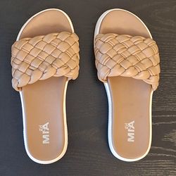 MIA GIRL SANDALS - SIZE 2 [GIRLS]