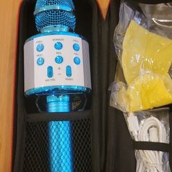 brand new kids Bonnok wireless karaoke hand microphone with the bag.. Blue Color