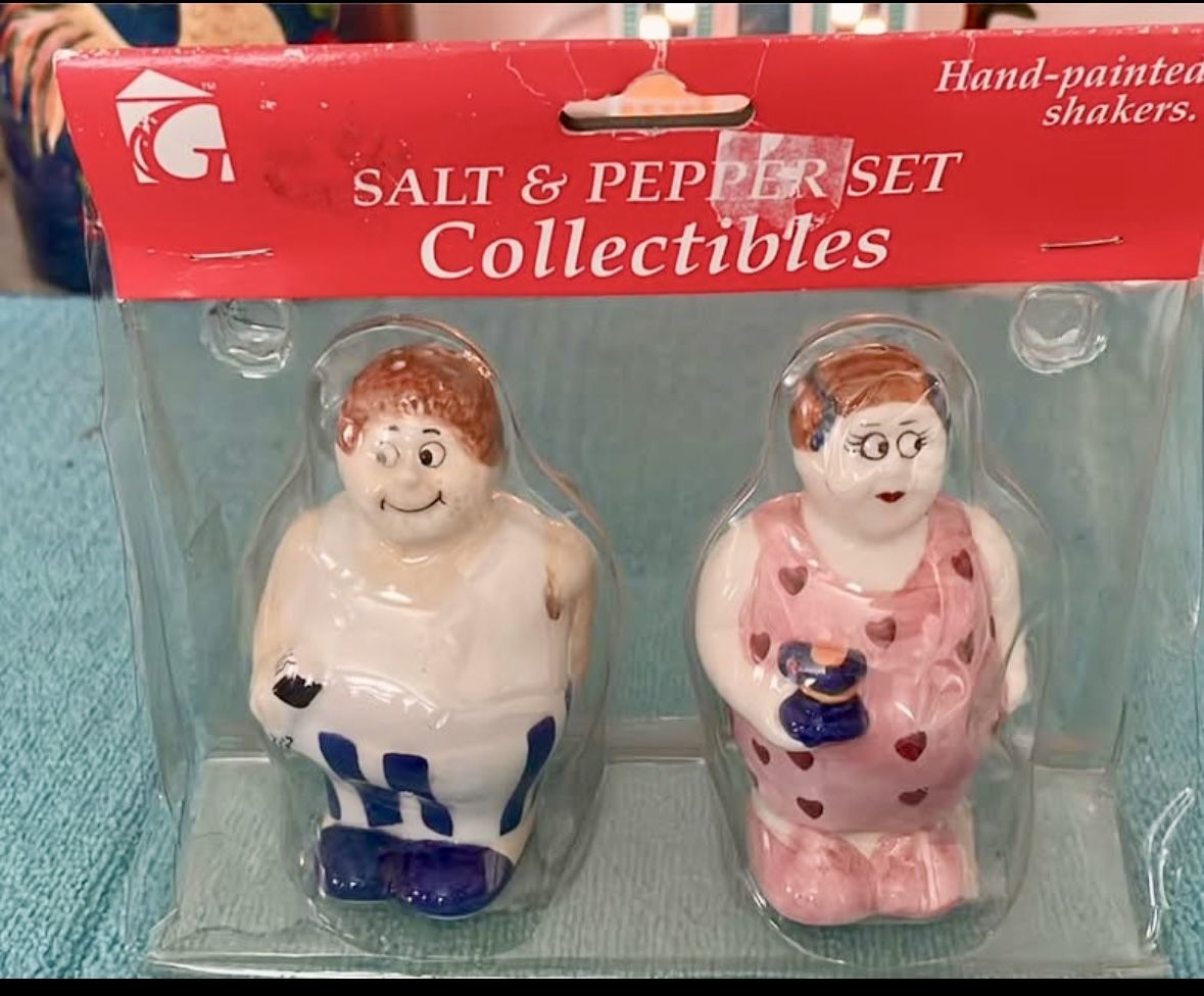 Nib Vintage Summer Man & Women Salt & Pepper Shakers