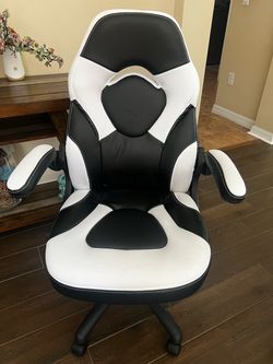 NEW Rooms To Go Office Gaming Chair