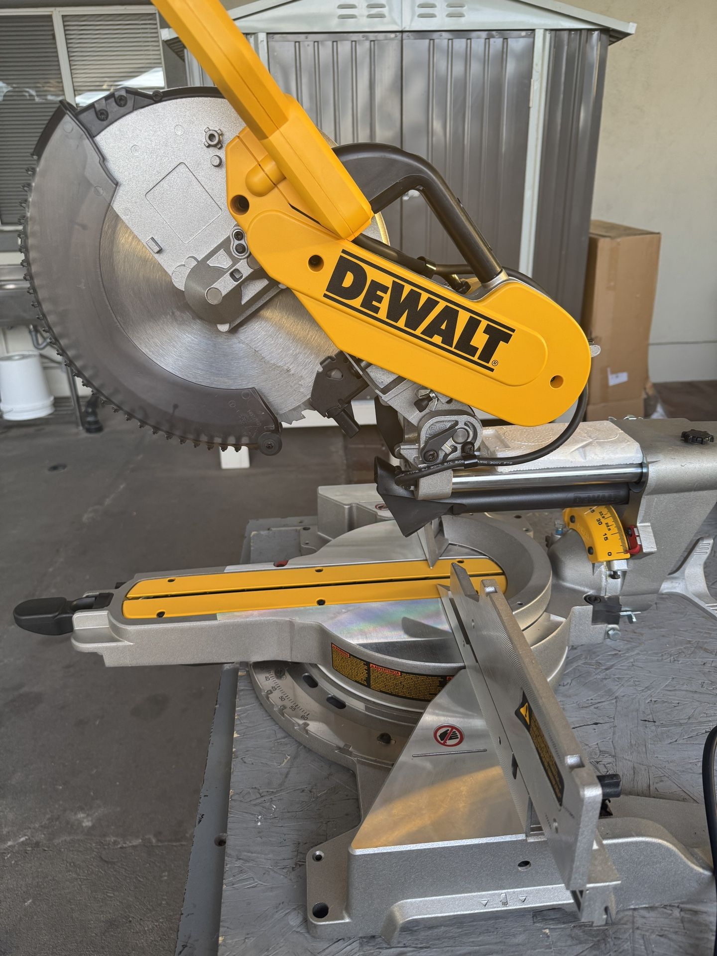 Dewalt Dual Bevel Miter Saw