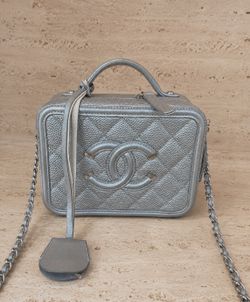 Chanel vanity case caviar silver