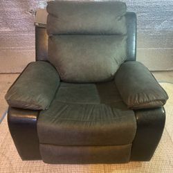 Ashley Furniture: Signature Design Swivel Glider Recliner
