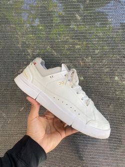On Running The Roger Centre Court sneakers in white and gum