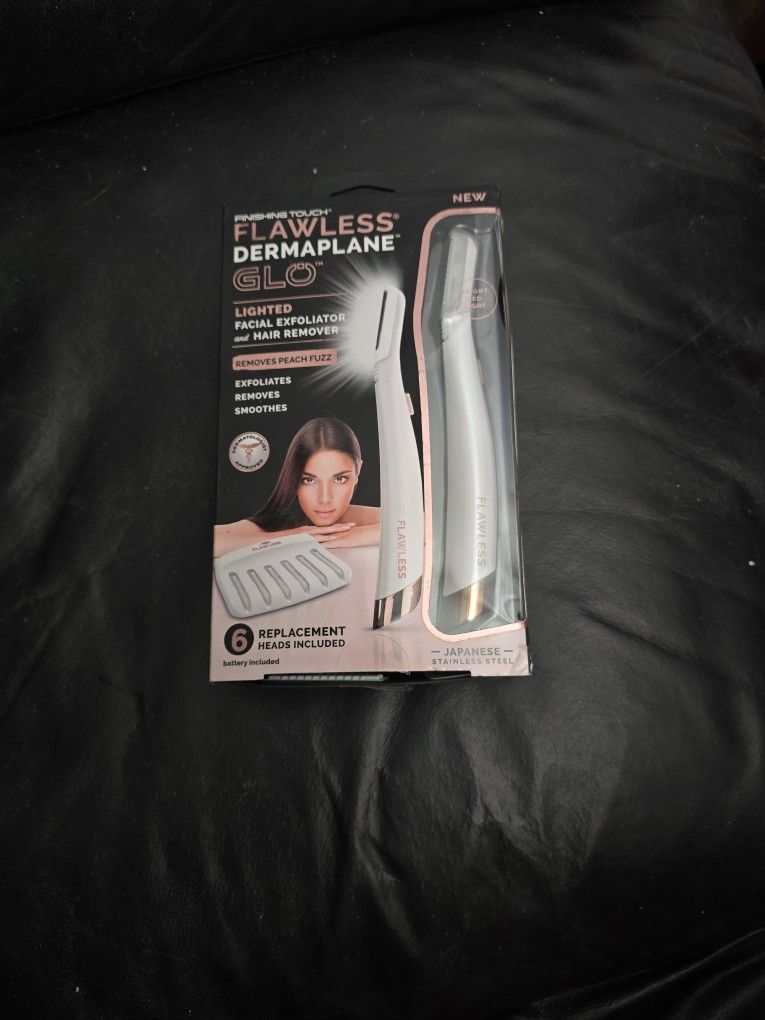 Finishing Touch Flawless DermaPlane Glo Lighted Facial Hair Removal Tool w/ LED