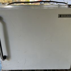 Sanyo Mini refrigerator