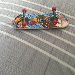 Mini Skateboard For Your Fingers