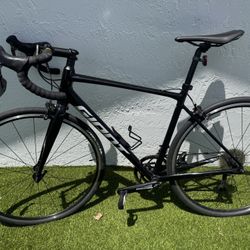 Giant Contend Road bike size medium. Includes Helmet, Shoes, And Clips