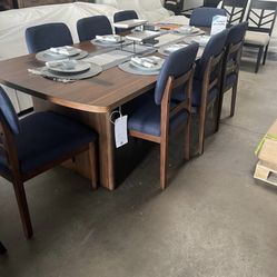 Beautiful Dining Tables With Chairs 