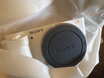 Sony ZV-E10 Creator Kit — 3 Lenses + Cam Link 4K + Deity Mic