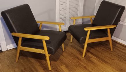 Pair of Colamy chairs 
Both in excellent condition 
Faux leather, soft ,sturdy condition 
The color is like a  black with light streaks in it
Located 