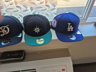 Men's new era hats never worn brand new