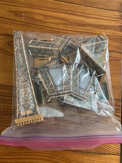 Ravensburger 3D Eiffel Tower Puzzle with Stand and Placemat