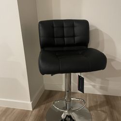 Black high chair 