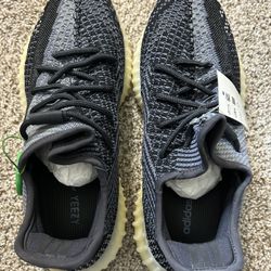 Men’s Adidas Yeezy Boost 350 V2, Size 9.5
