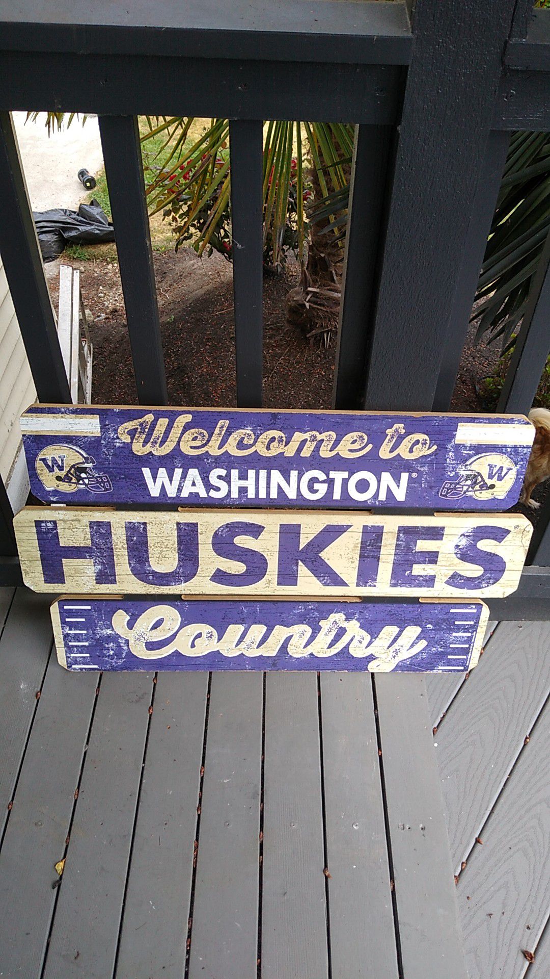 Huskies sign