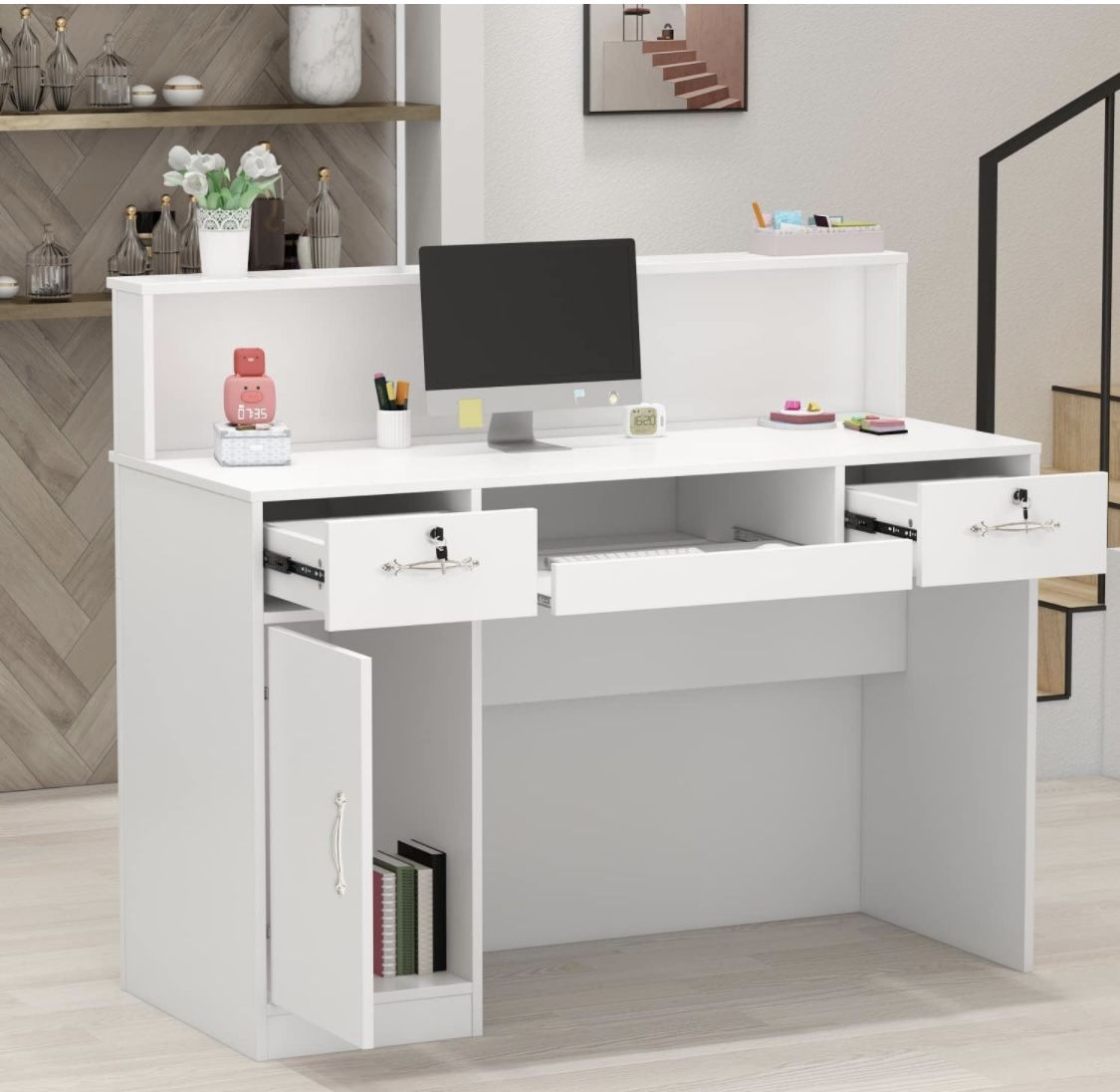 Front Desk Or Counter For Reception, Brand New, Color Blanco, Médium Size And Beautiful Lights. 