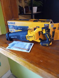 DeWalt. 20 V 60 V. Flex Sawzall.  W/ Blade