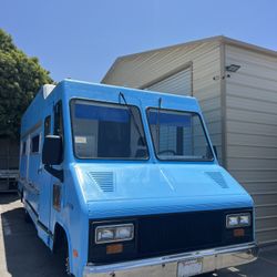 1988 Chevy P30 Food Truck 