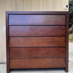 Gorgeous Ethan Allen 5 drawers chest 