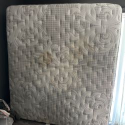 cal king mattress Simmons 