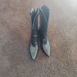 Black Boots 
