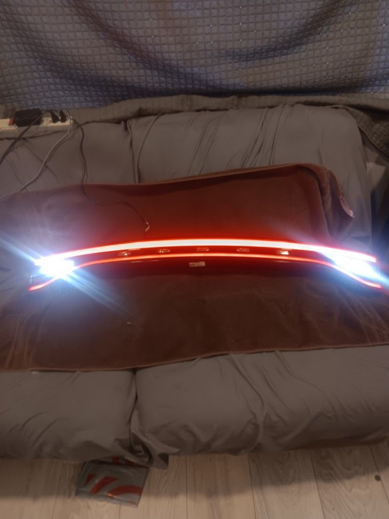 2020 DODGE CHARGER CENTER TAIL LIGHT TESTED