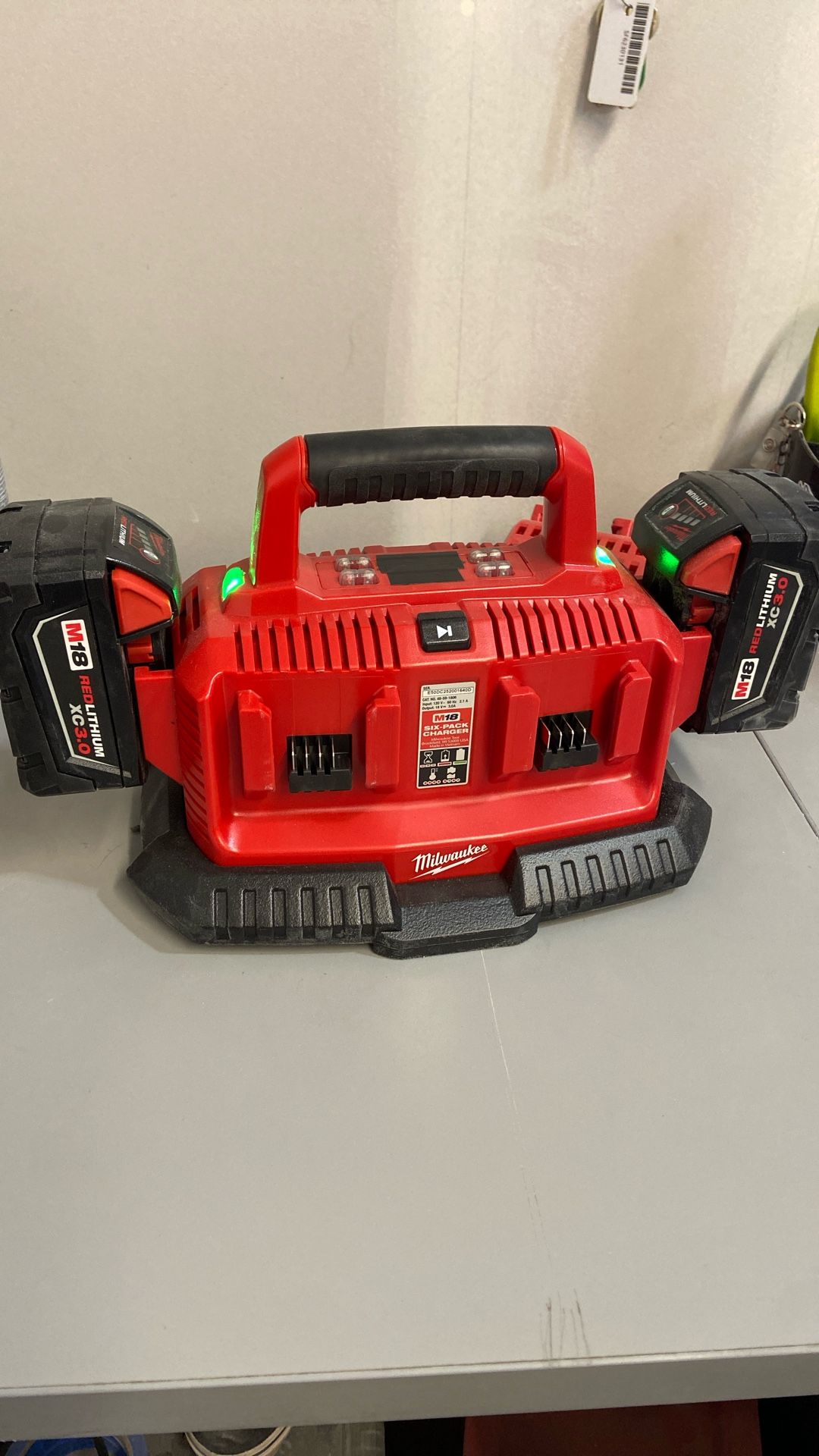 M18 Milwaukee 6-Pack Charger & (2) 3Ah M18 Batteries