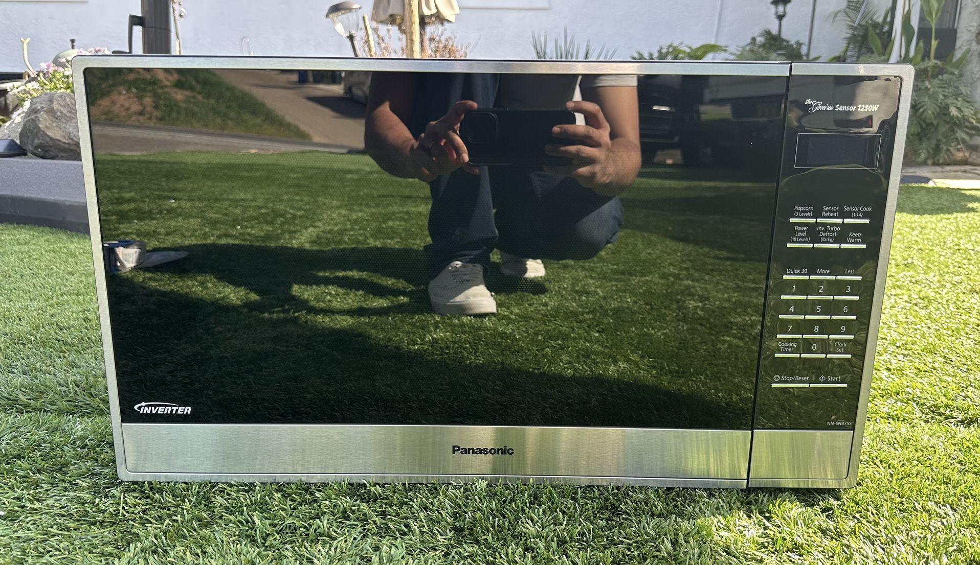 Countertop Microwave in Stainless Steel with Sensor Cooking
