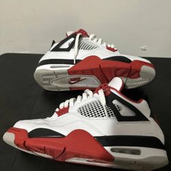 Jordan 4 Fire Red (10.5 M)