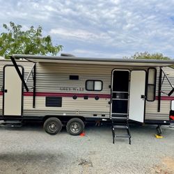 2018 Cherokee Grey Wolf Travel Trailer 30ft 