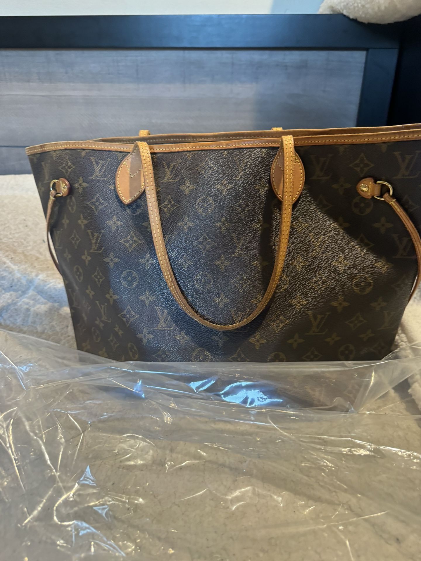 Authentic Louis Vuitton Monogram Canvas Neverfull Bag- Used