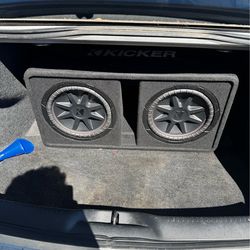 Kicker Dual 12” CompVR 2 Ohm Enclourse