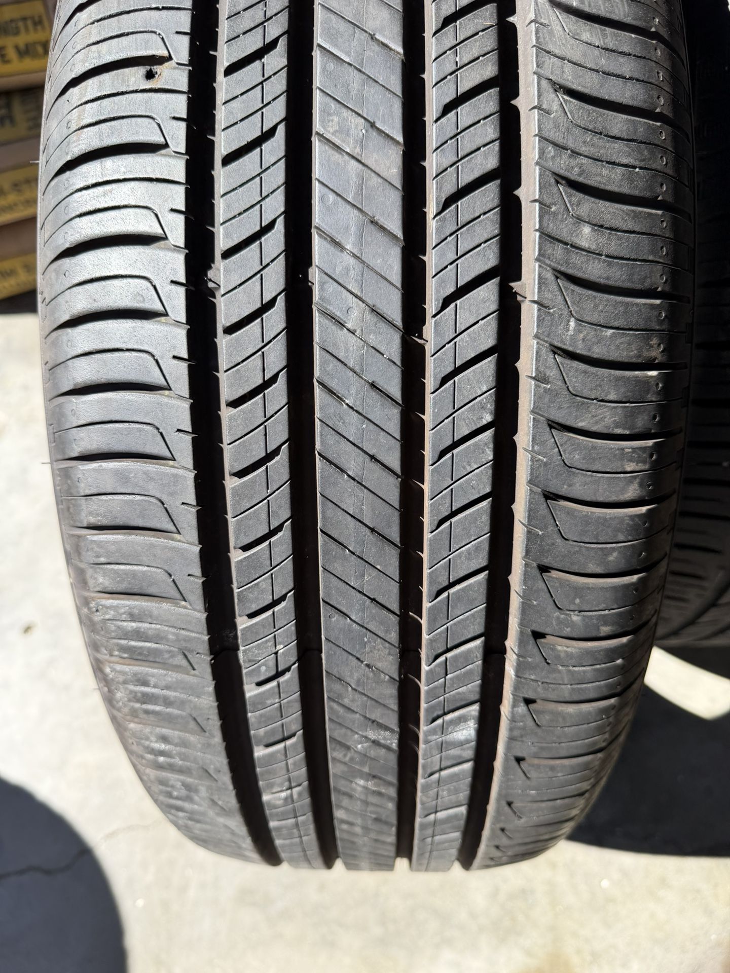 2 hankook kinergy gt tires 225/55/18