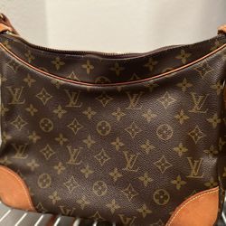 Louis Vuitton Boulogne 30 Shoulder Bag for Sale in Las Vegas, NV - OfferUp