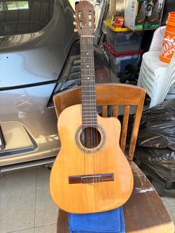 Guitar (Guitarra)