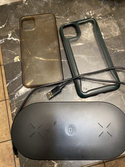 Charger for two iPhones and 2 iPhone 11 Pro case