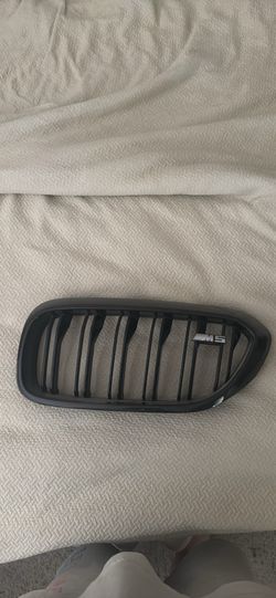 F90 M5 Driver Side Kidney Grill Carbon Fiber