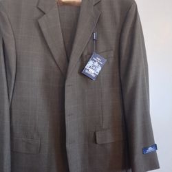 MEN'S 100% WOOL 3-BUTTON SUIT..... CHECK OUT MY PAGE FOR MORE ITEMS