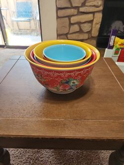 Set of bowls