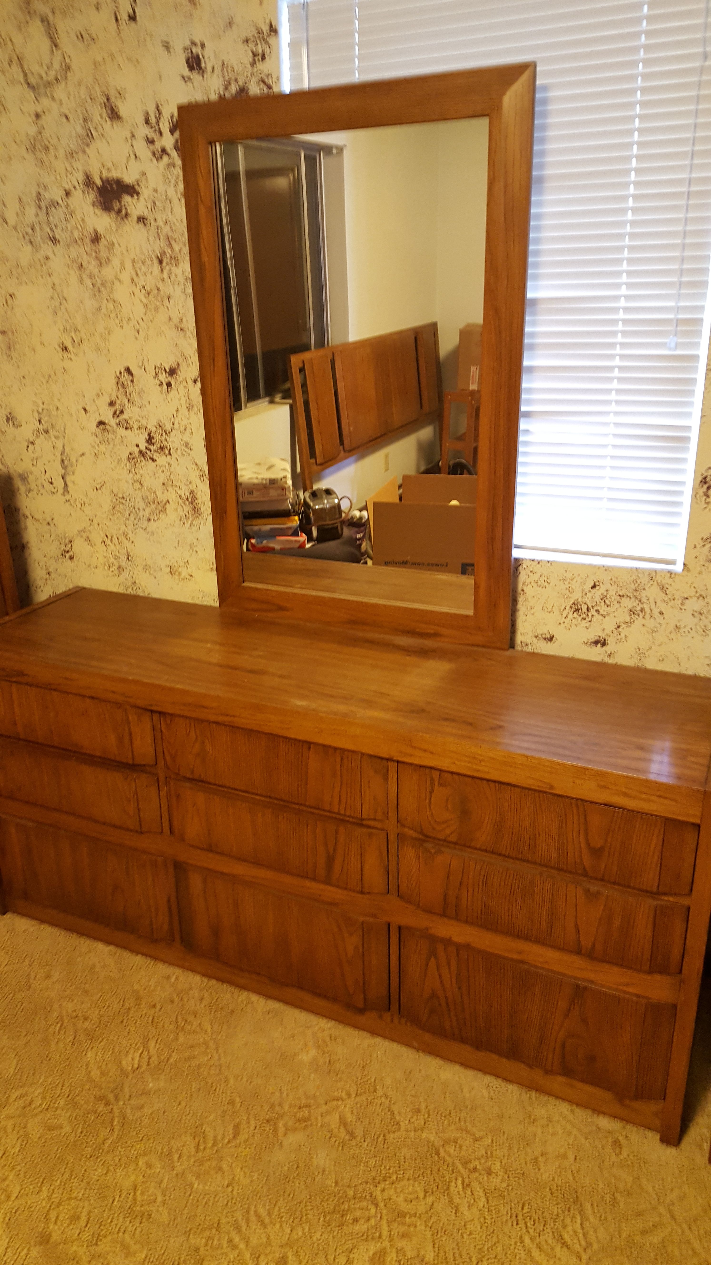 Vintage Huntley for Thomasville 6-piece King Bedroom Set