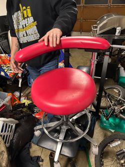 Tattoo/dental chair