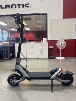 Dual-motor high-speed electric scooter