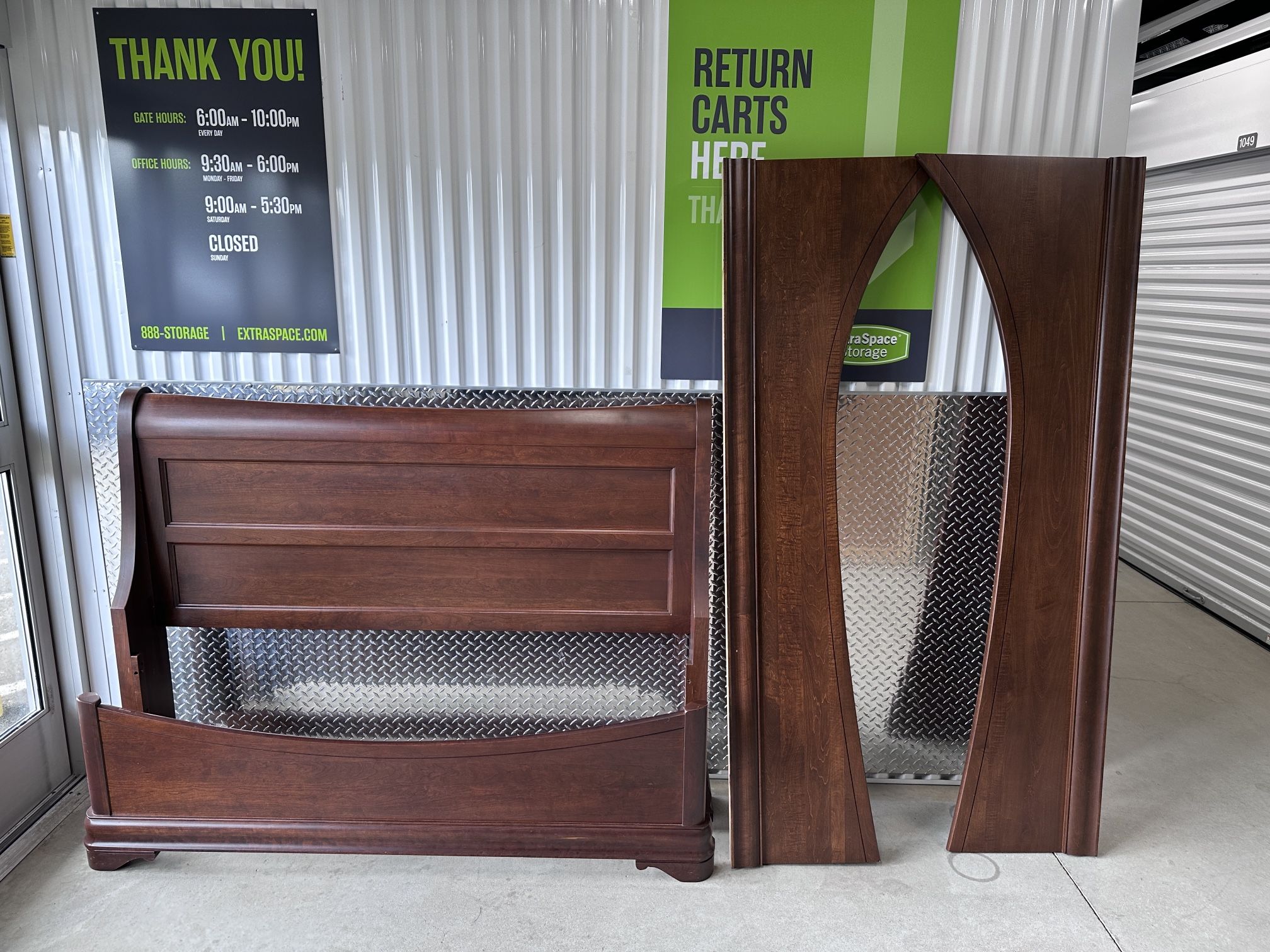 Queen Size Wood Bedframe With Footboard