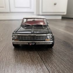 Diecast 1/18 Scale Sun Star 1963 Chevy Nova SS Tires Have Been Modified 