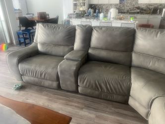 RC WILLEY SECTIONAL RECLINER COUCH
