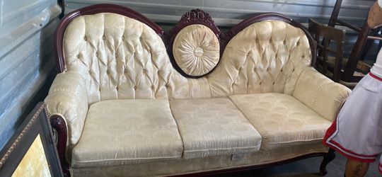 Victorian Style Tufted Sofa with Wood Frame