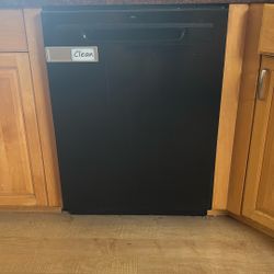 GE Dishwasher, Black, Works Perfectly